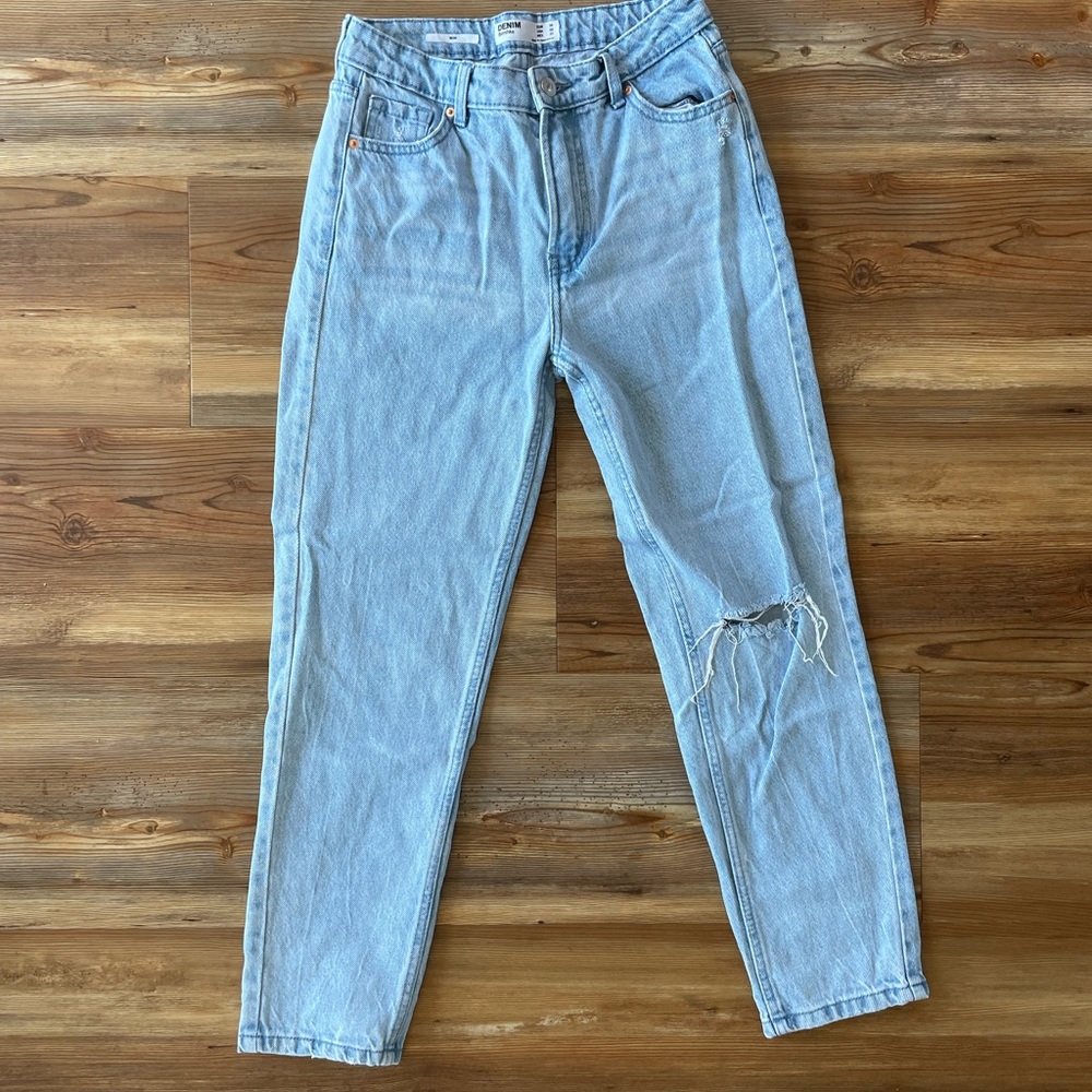 Bershka denim straight leg mom jeans size 2 distressed knee